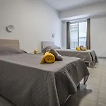 Palm Court Luxe Apartment
