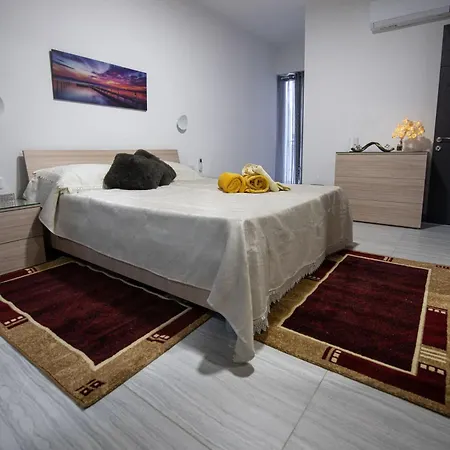 Palm Court Luxe Apartment St. Paul's Bay